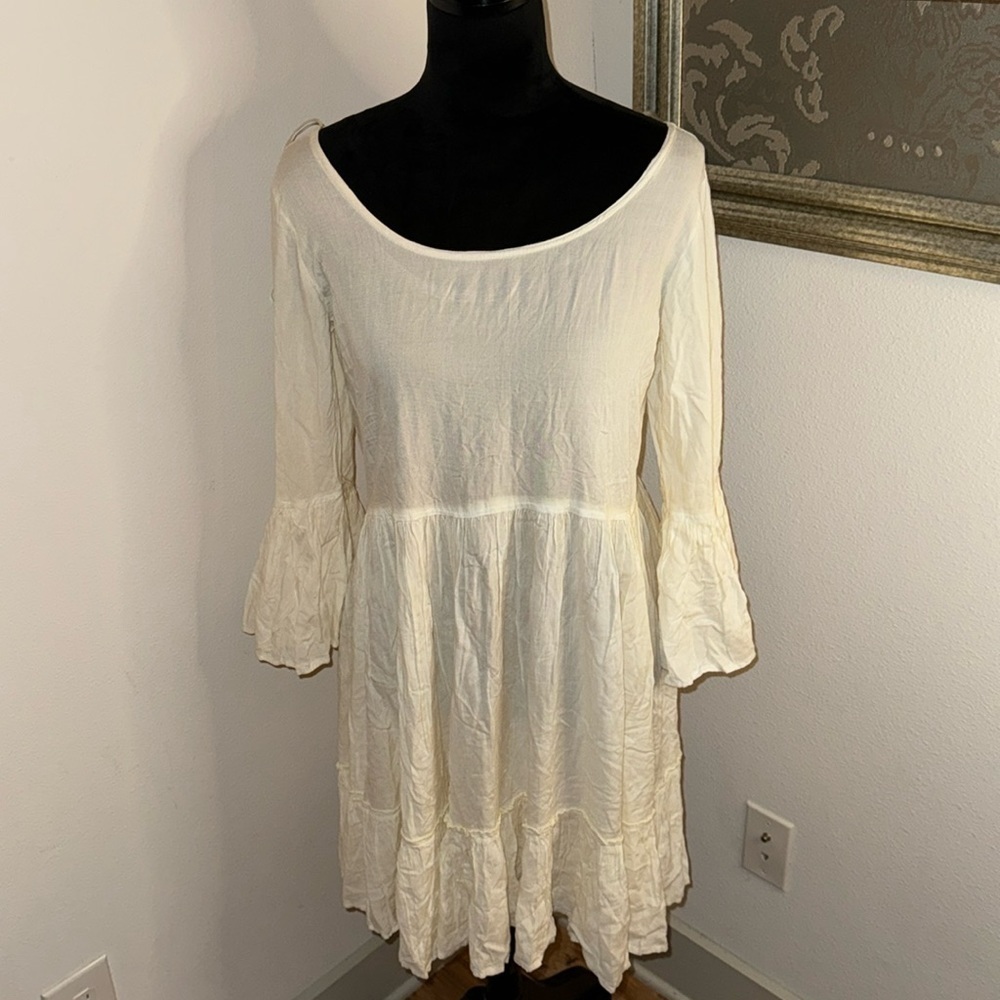 Chances R ivory boho ruffle‎ hem bell sleeves round neckline back ties Sz S